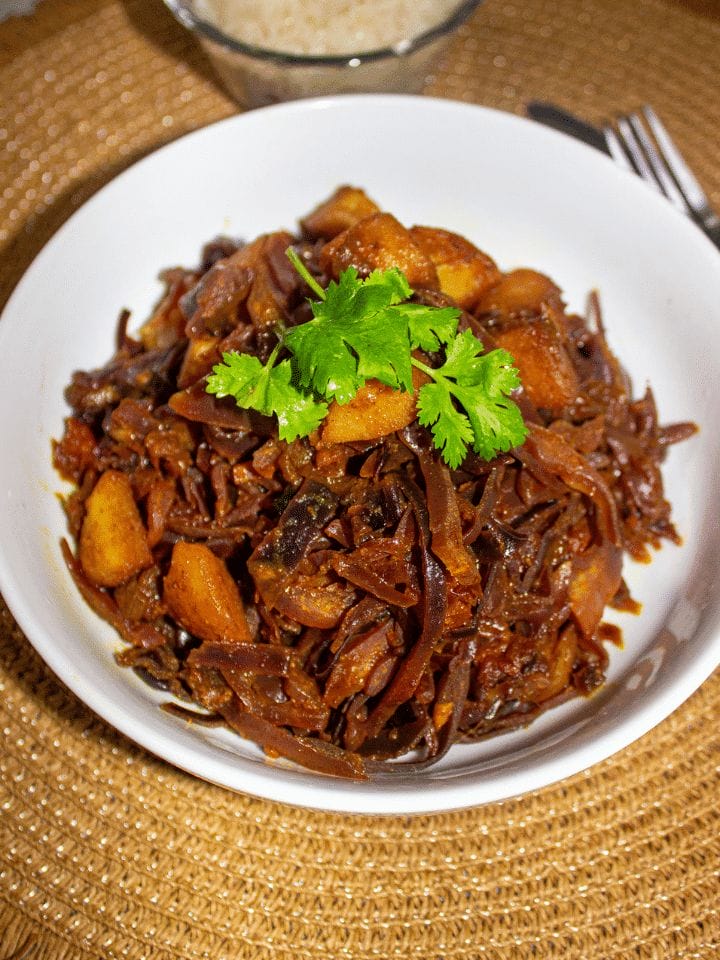RED CABBAGE POTATO CURRY