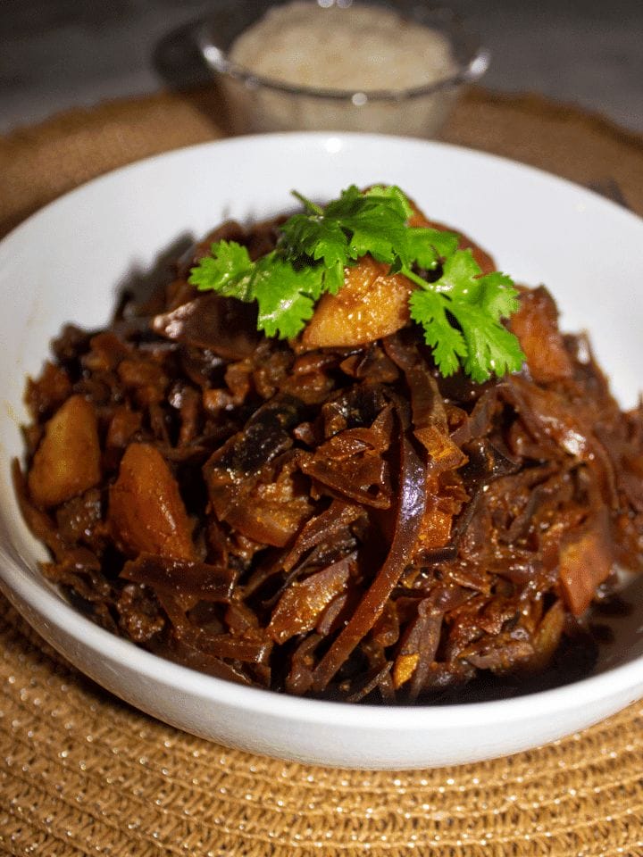 RED CABBAGE POTATO CURRY
