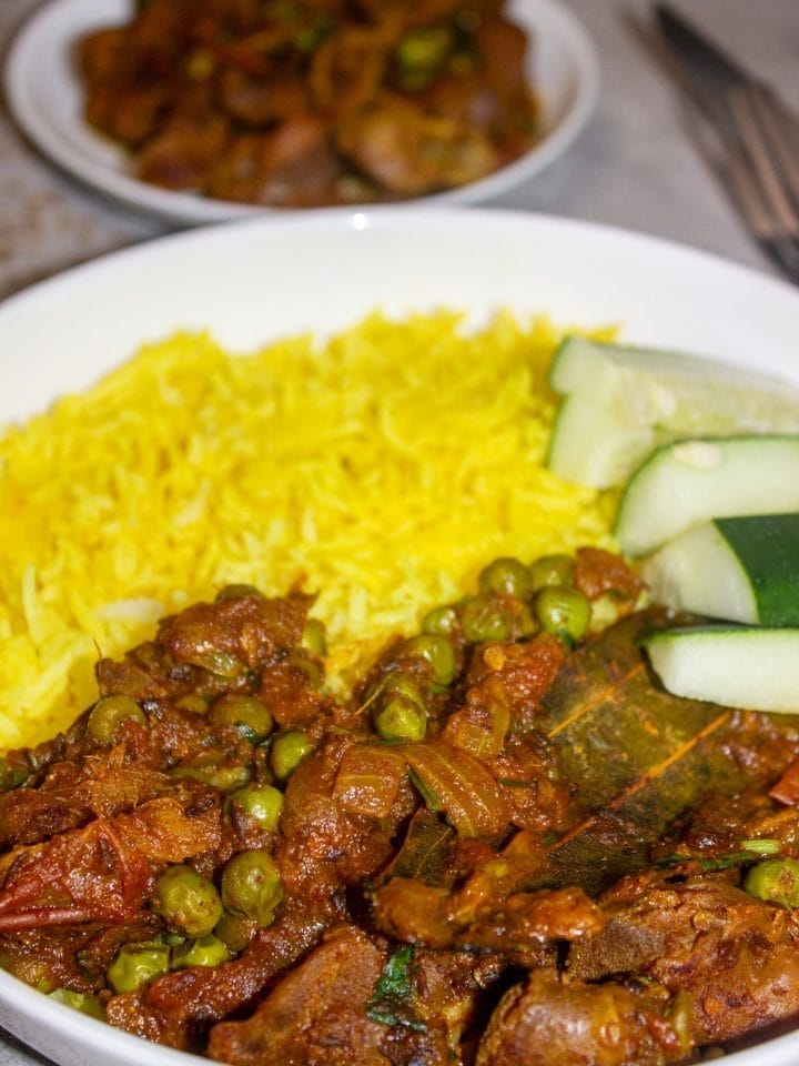 SERVE GIZZARD CURRY WITH RICE.